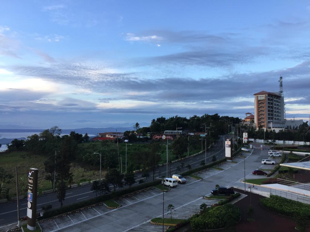 Wind Residence With View Of Taal Lake Tagaytay City Exteriér fotografie