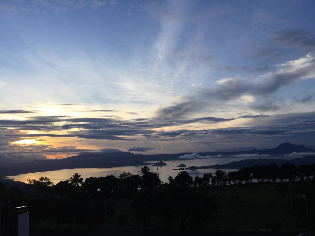 Wind Residence With View Of Taal Lake Tagaytay City Exteriér fotografie