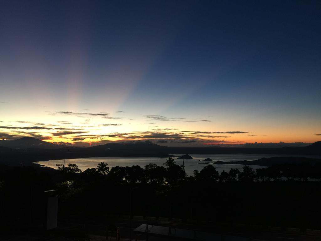 Wind Residence With View Of Taal Lake Tagaytay City Exteriér fotografie